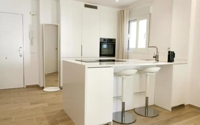 Bright 2 bedroom apt Golden Mile next to beach RDR225