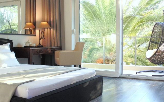 Refresh Boutique Apartments