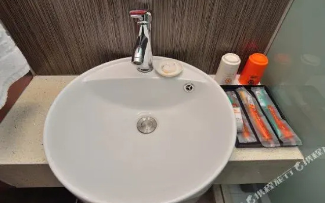 5 Young Day Hotel