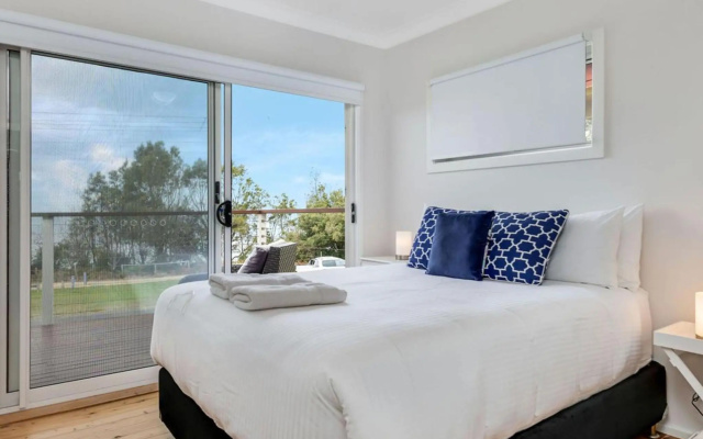Villa Killara Gorgeous Ocean Views and Just Metres from the Sand – Guest Rooms – Vincentia