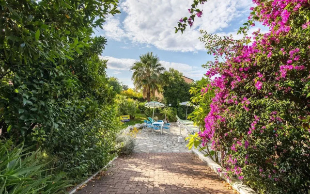 Gorgeous Apartment in Loano With Swimming Pool