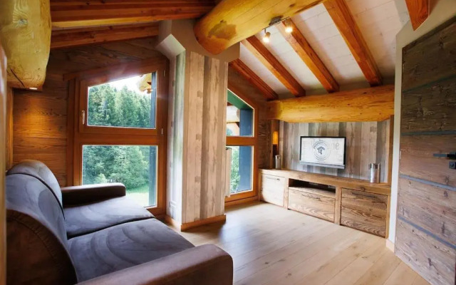 Original chalet en rondins, l'Ours Canadien