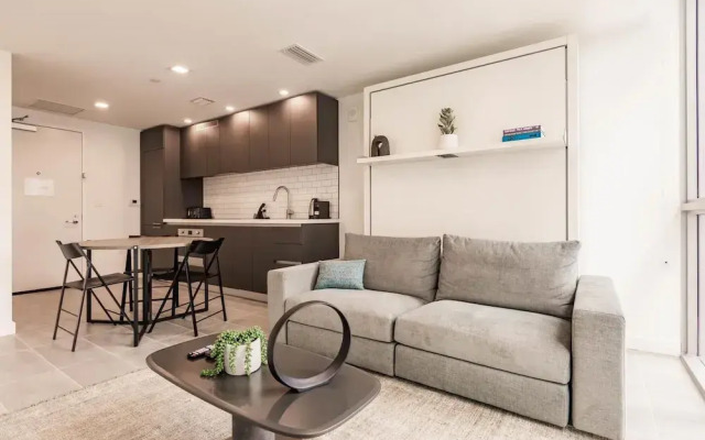 Modern Muse - Luxury Hotel Meets Miami Apartment