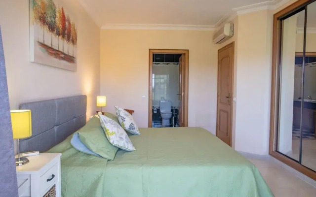 49 Presa da Moura Superbly 2 Bed Townhouse Clos