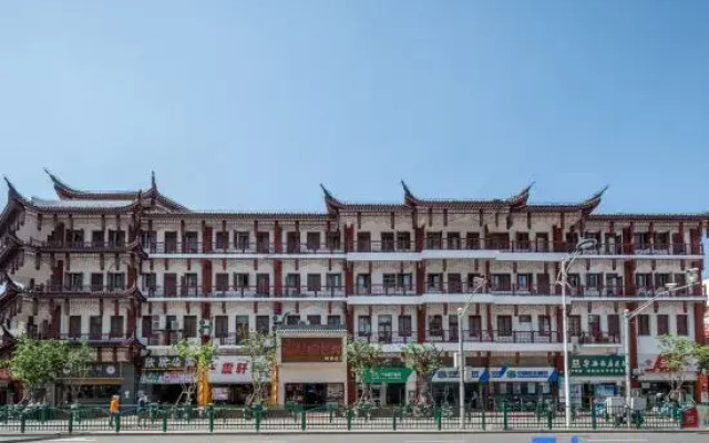 Zsmart Zhishang Hotel (Shanghai New International Expo Center Zhoupu Metro Station)