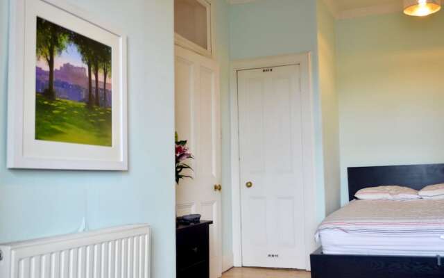 Homely 2 Bedroom Flat Next to Botanical Gardens