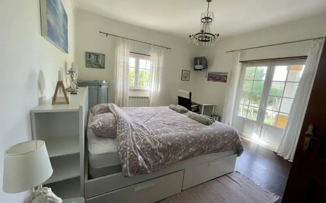 Farmhouse Sleeps 8 With Pool & Horses