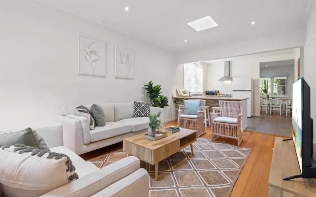Lush 3-bed House Near the Beach
