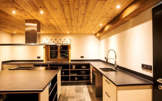 Alpen Select Lodge for 16-24 People