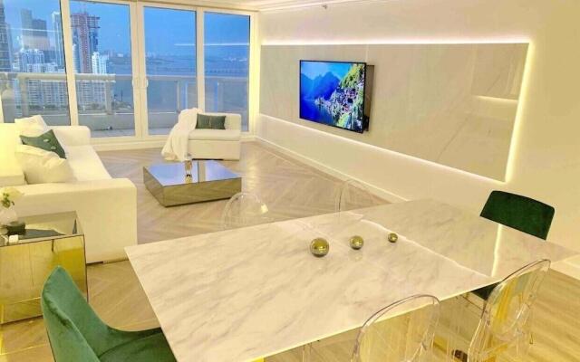 The Grand Condos by Edgewater One IR