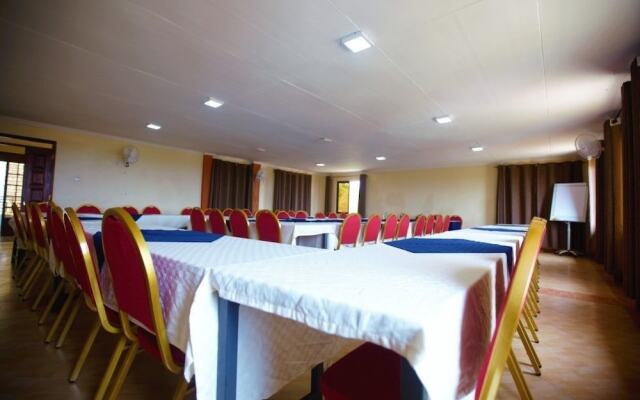 Everest House Hotel