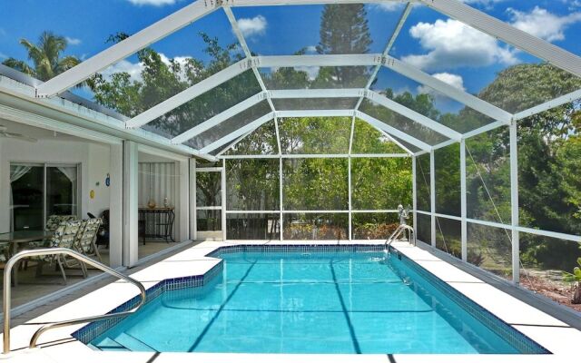 Inviting, Quiet Home in With Pool and Steps to Beach