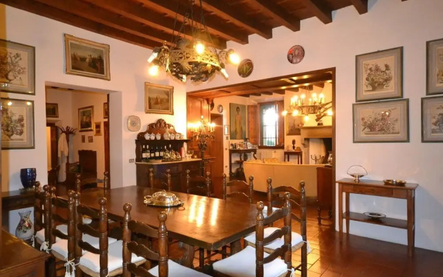 Charming Villa in Tuscany With Swimming Pool