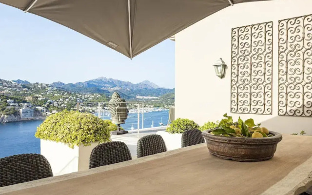 Sea-view Villa Near Port