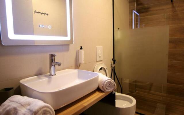 KONI's Studio Apartments