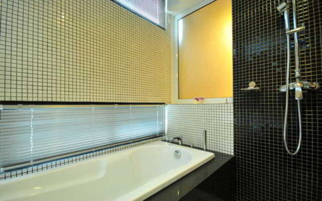 Win Long Place managed by Win Long