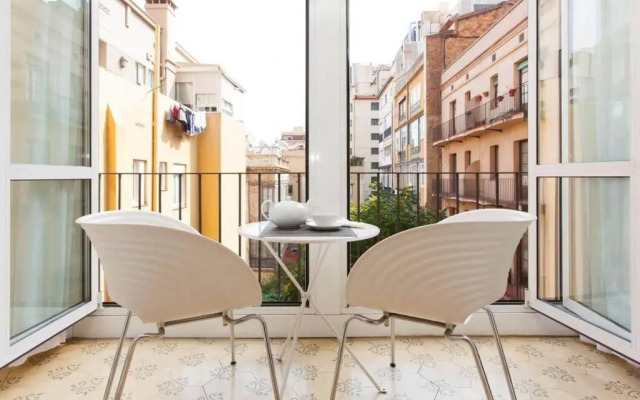 Classy 3bed 3bath apartment in Eixample