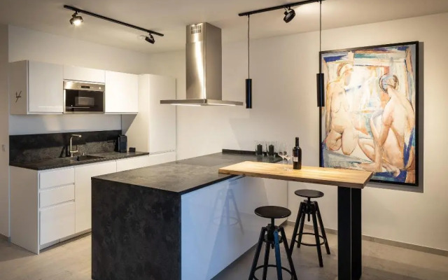 Home & Work Apartments