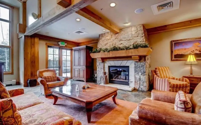 Luxury 2 Bedroom Mountain Vacation Rental in Breckenridge With Access to a Hot Tub and Heated Garage Parking