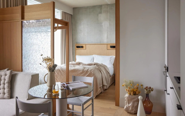 Locke at East Side Gallery