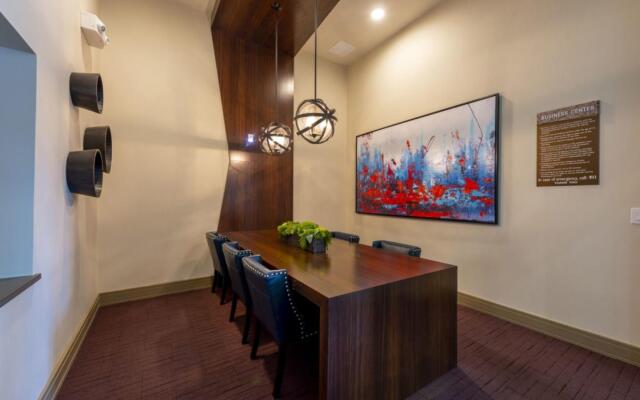 RockNRoll Penthouse Suite l Awesome Apt downtown.