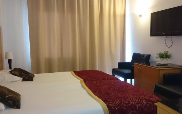 Ada Beach Hotel