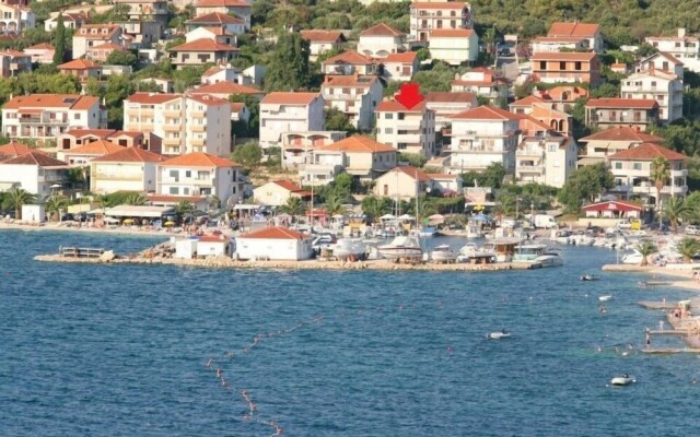 Central - 40m From the Beach - A1