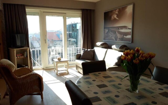 Charming Apartment direct access beach Blankenberge