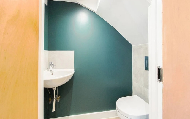 2 Level Apartment - Balcony - Free Parking - Manchester Central