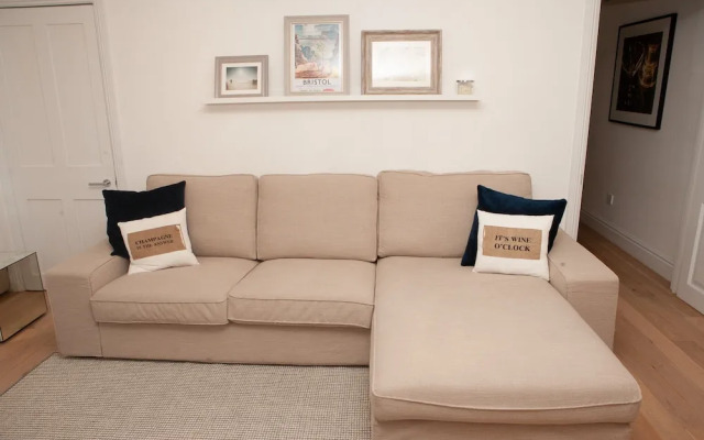 Prime Clifton Location - R&R Guesthouse 1