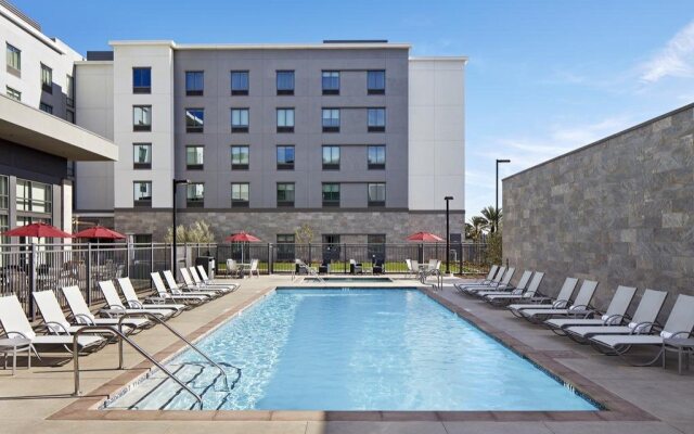 Hampton Inn Long Beach Airport