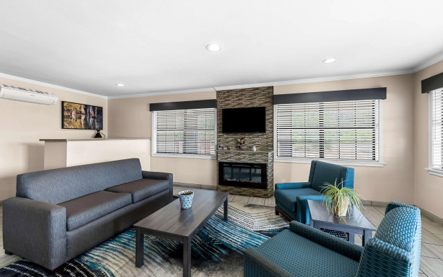 Best Western Delhi Inn