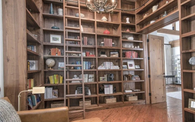 Lupine Residence 5 Bedroom Home by RedAwning