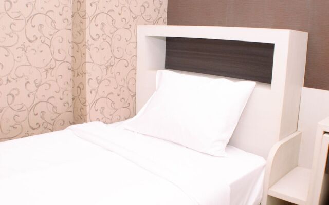 Nice And Strategic 2Br At Green Pramuka City Apartment