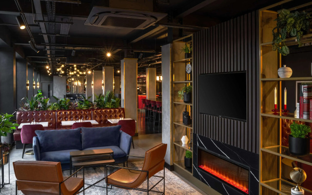 Radisson RED London Gatwick Airport
