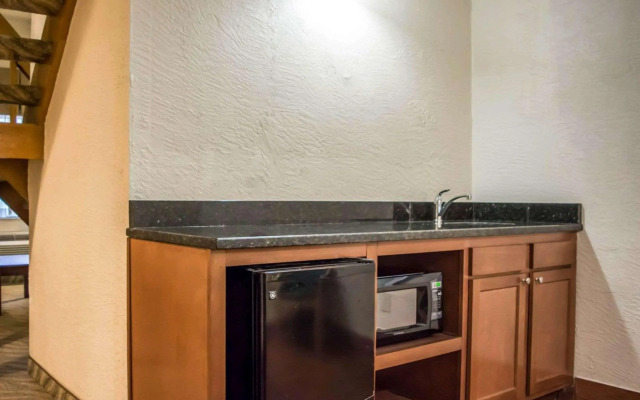 Clarion Pointe Tampa-Brandon Near Fairgrounds and Casino