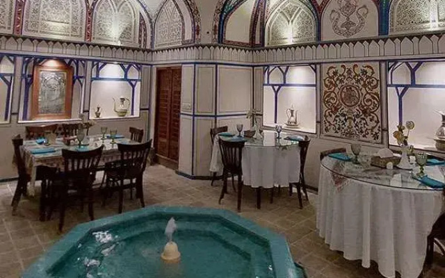 Mahinestan Raheb Hotel