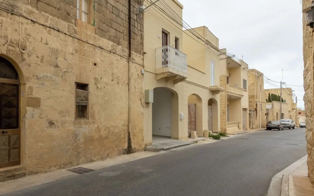 Magnifica Gozitan Villa Pool And Jacuzzi
