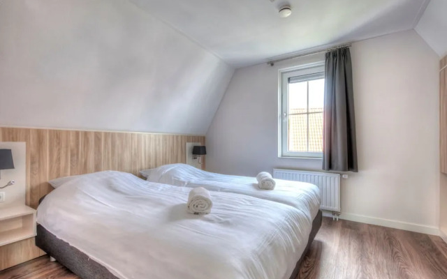 Luxurious Stately Villa With 2 Bathrooms, 1km From the Beach