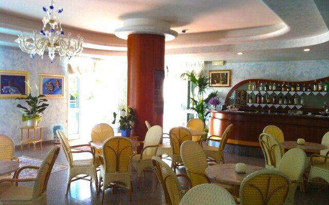 Hotel Holiday