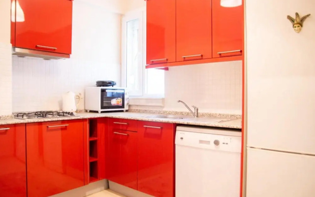 Lovely Flat near Public Transportation in Izmir
