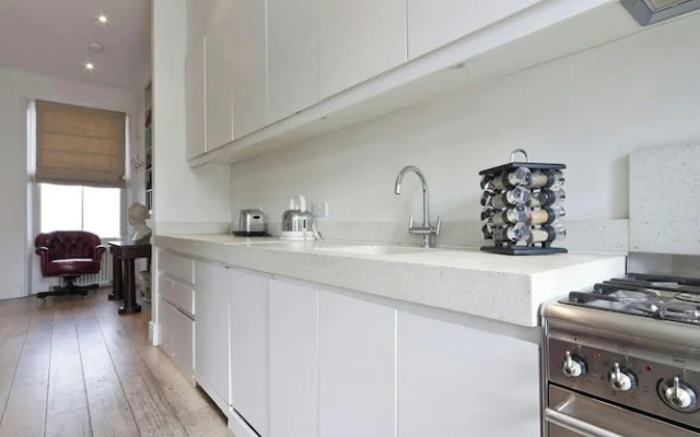 Bassett Road IV by Onefinestay