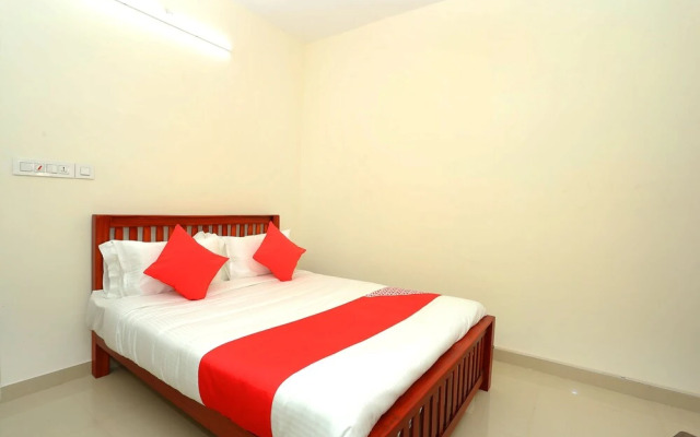 OYO 37302 White Cort