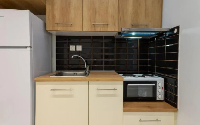 F & B Collection - Flat for 3