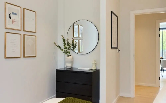 The Brondesbury Place - Bright 2bdr Flat With Balcony + Parking