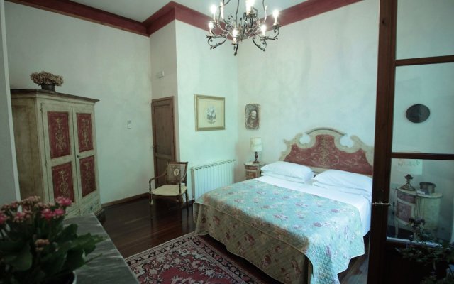 Domus Giorgio Authentic 1600's apt with Stunning Garden and Rooftop