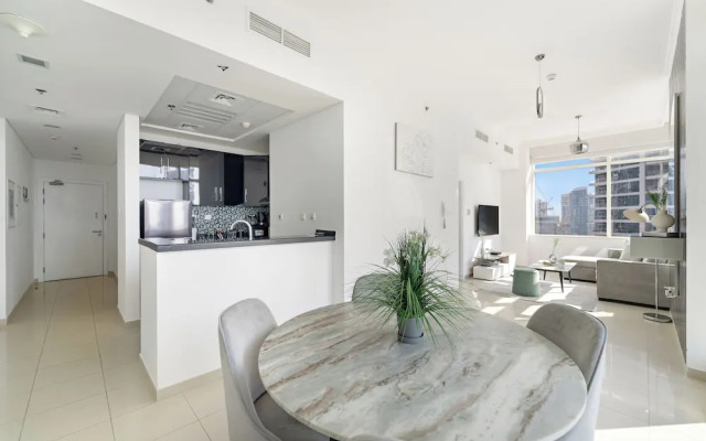 HiGuests - Exceptional Apt with Furnished Terrace By the Sea