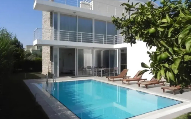 Novron Villa 11