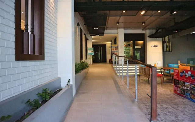 Pool Front Sexy Studio Fully Furnished Apartment