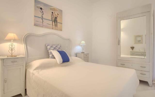 Deluxe Tangerine Court